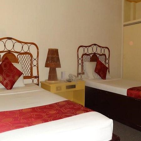 Hotel Cesario Мактан Екстер'єр фото