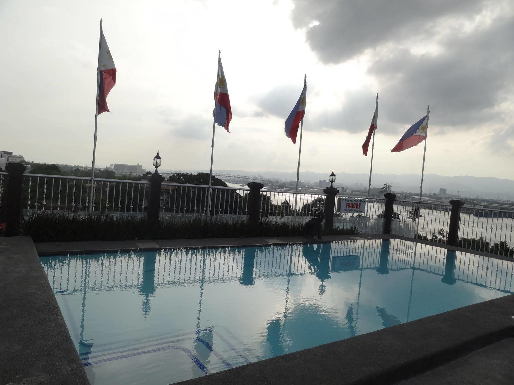 Hotel Cesario Мактан Екстер'єр фото