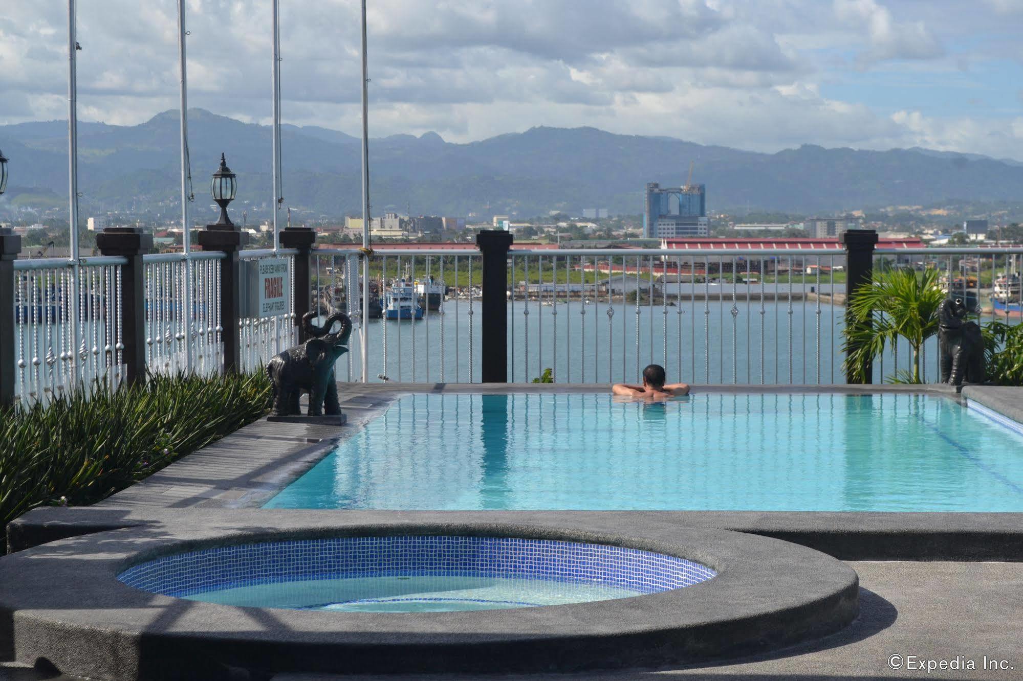 Hotel Cesario Мактан Екстер'єр фото
